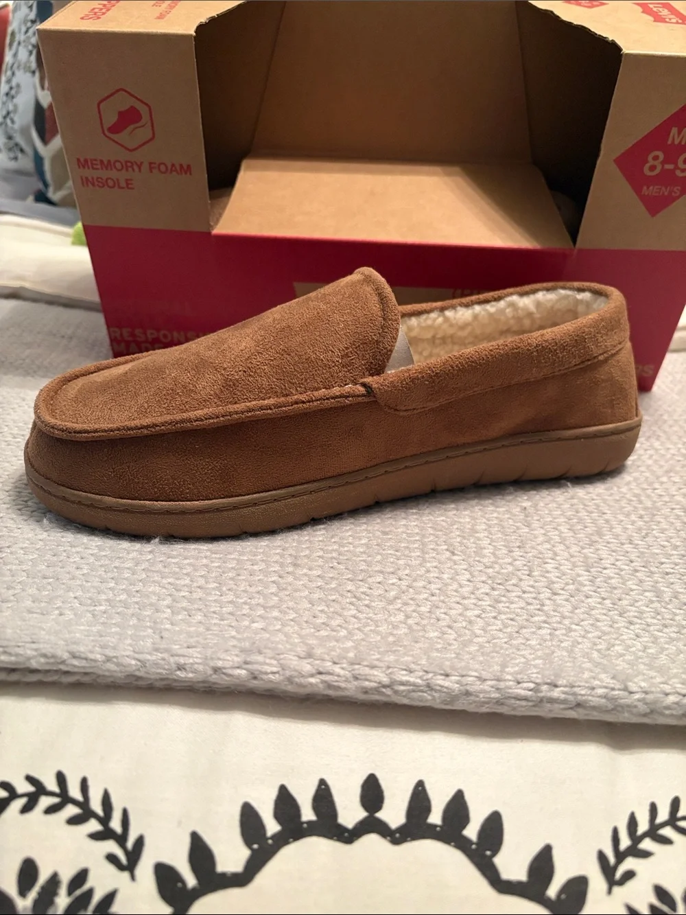 NIB Levi’s Memory Foam Unisex Slippers Size Medium 8-9